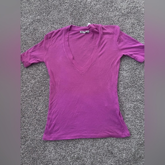 Zara Pink  V-Neck Short Sleeve Tee - Picture 1 of 3